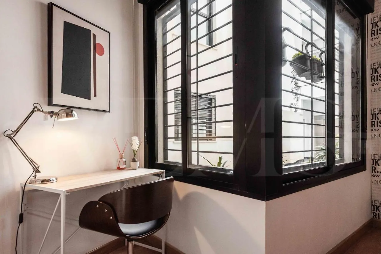 Elegant Apartment With Community Pool & Parking - Center Malaga 0*,