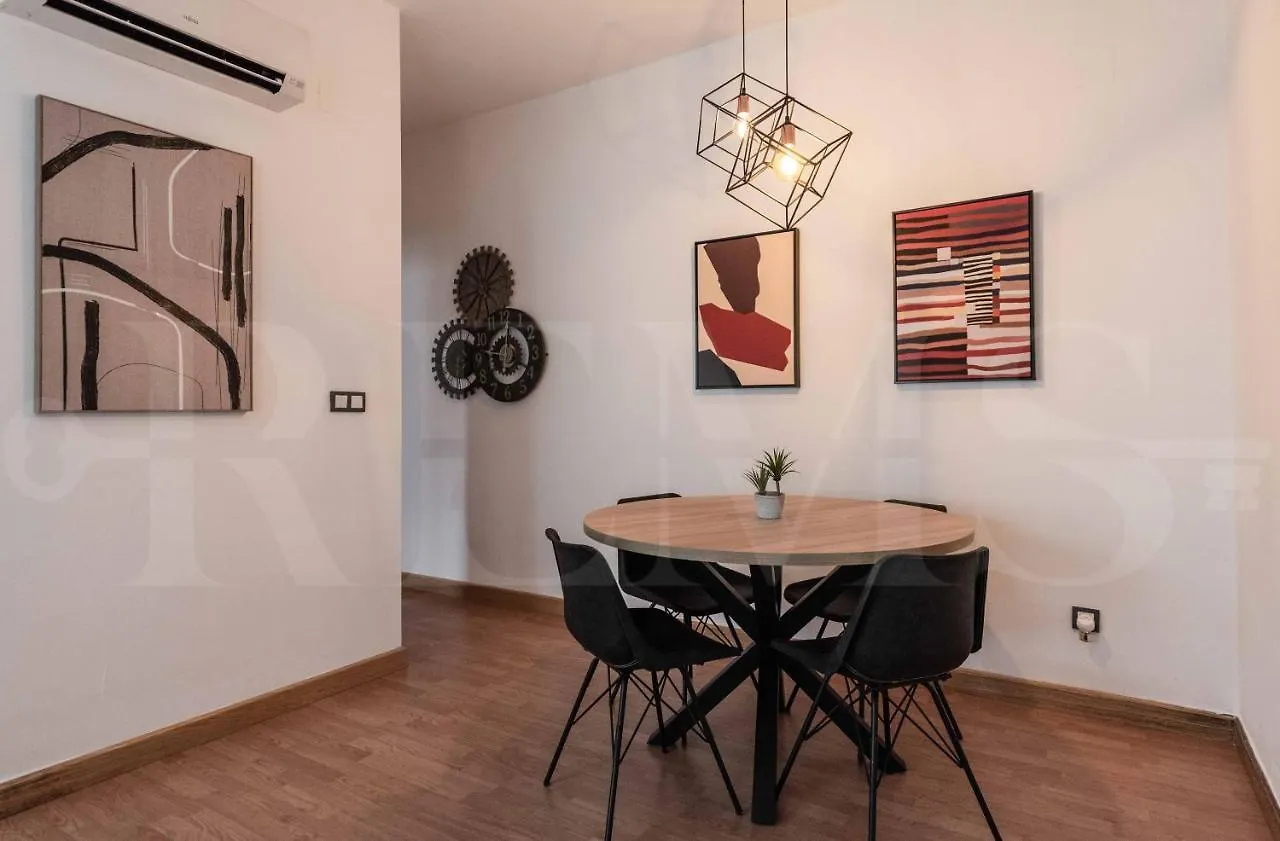 Elegant Apartment With Community Pool & Parking - Center Malaga 0*,  Spain