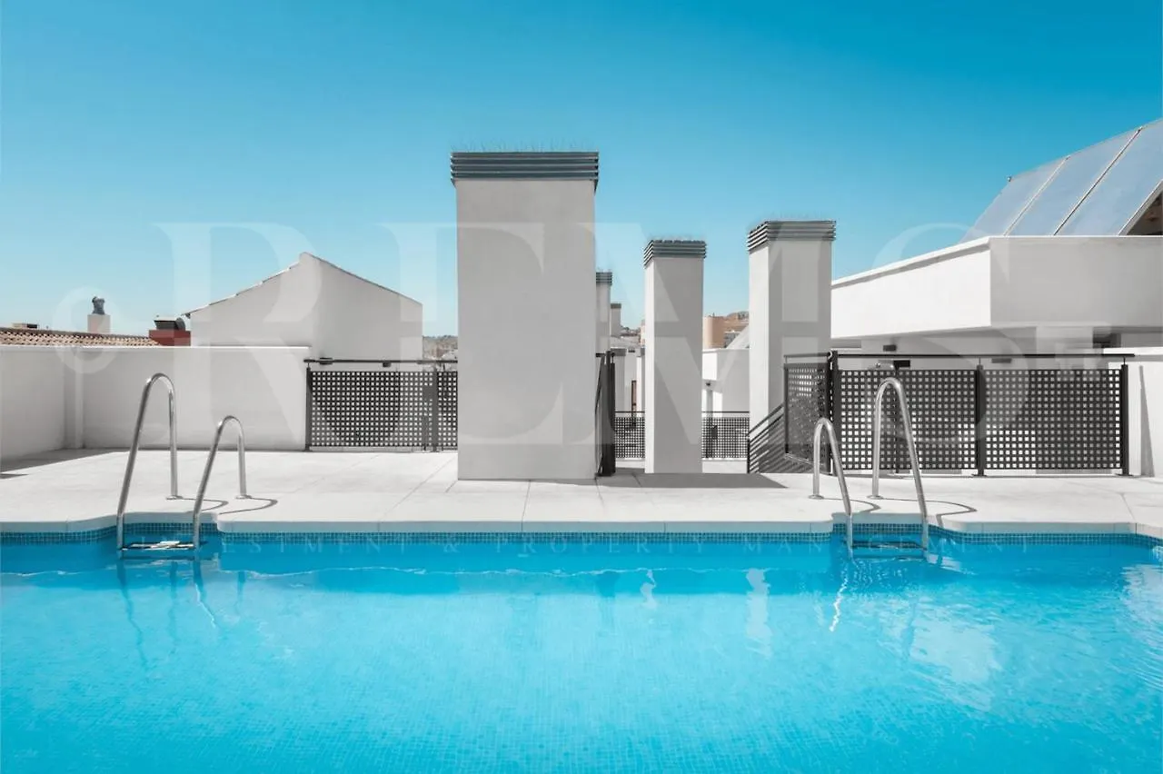Elegant Apartment With Community Pool & Parking - Center Malaga 0*,