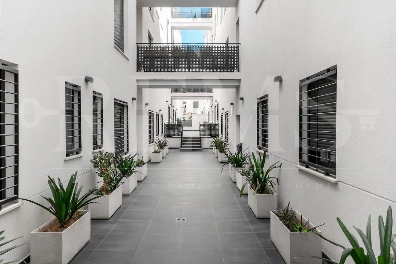 Elegant Apartment With Community Pool & Parking - Center Malaga