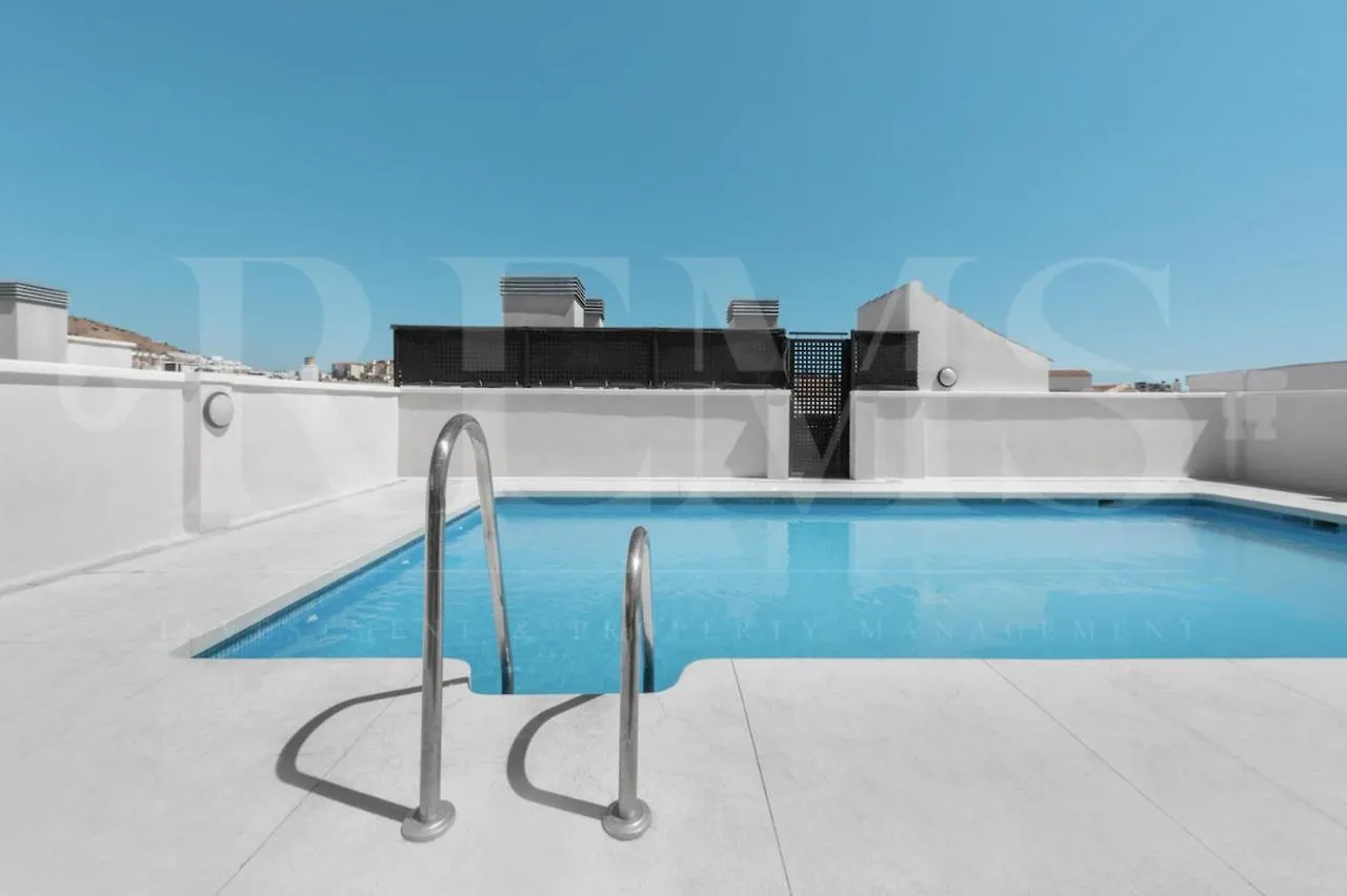 Elegant Apartment With Community Pool & Parking - Center Malaga Spain