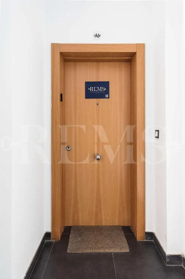 Elegant Apartment With Community Pool & Parking - Center Malaga